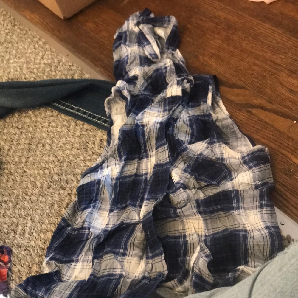 Sleeveless flannel hooded stringed pockets